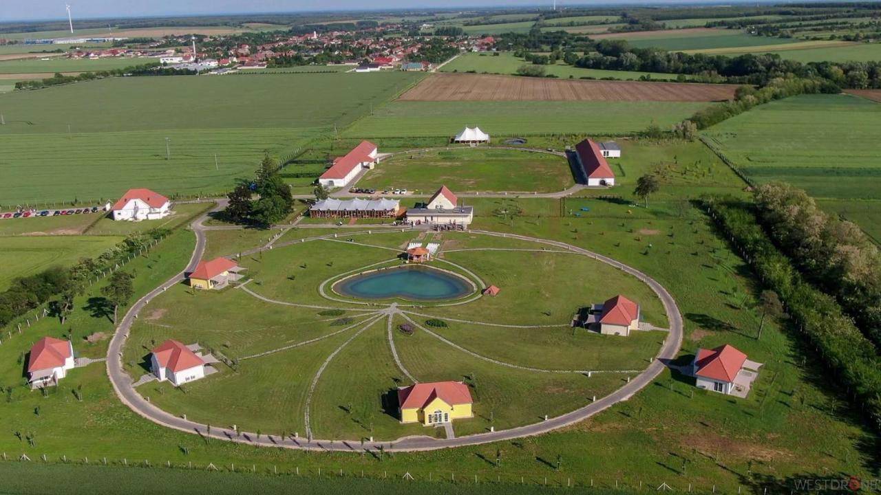 Chalets Franciska Major, Pro Village Sopronkovesd Exteriör bild