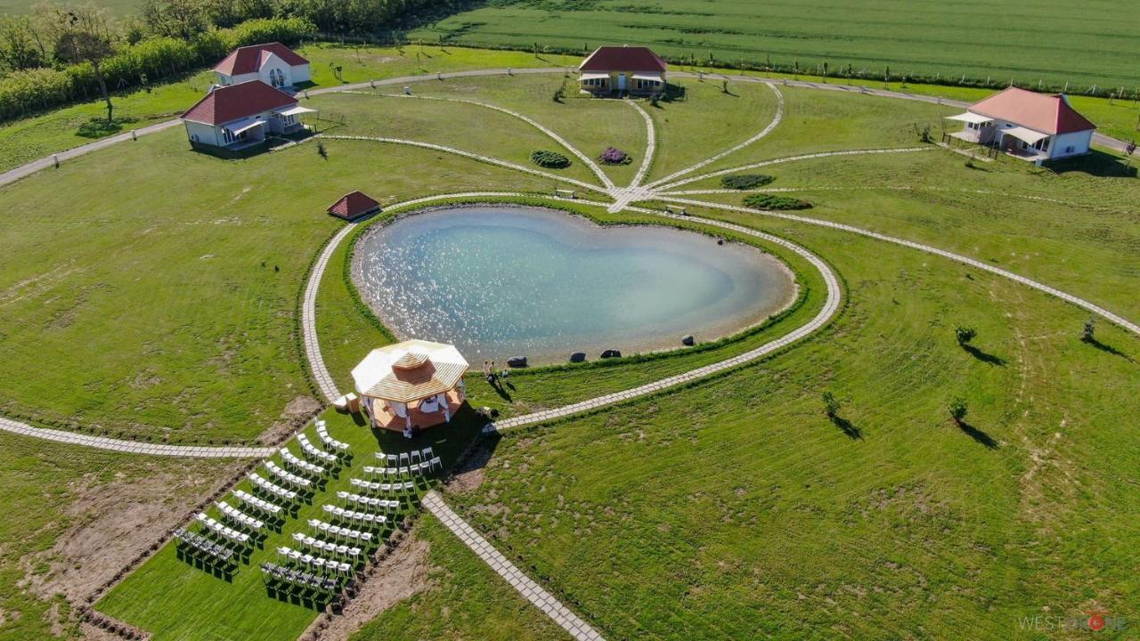 Chalets Franciska Major, Pro Village Sopronkovesd Exteriör bild